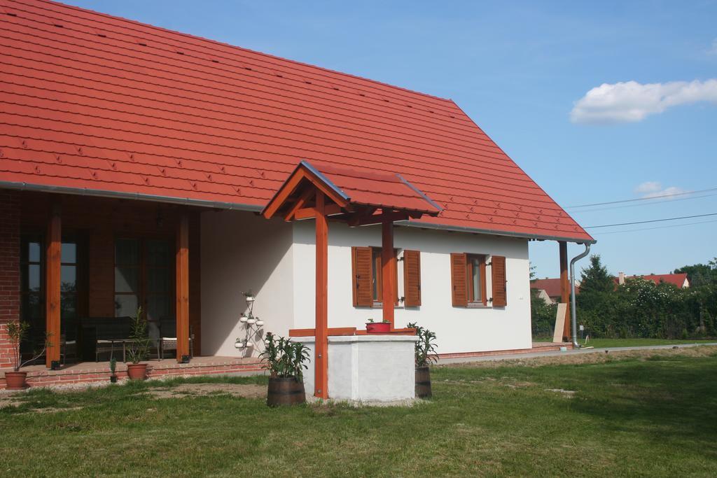 Malomko Apartman Zsira Екстериор снимка