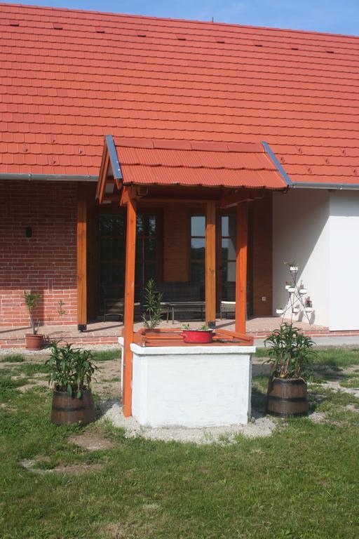 Malomko Apartman Zsira Екстериор снимка