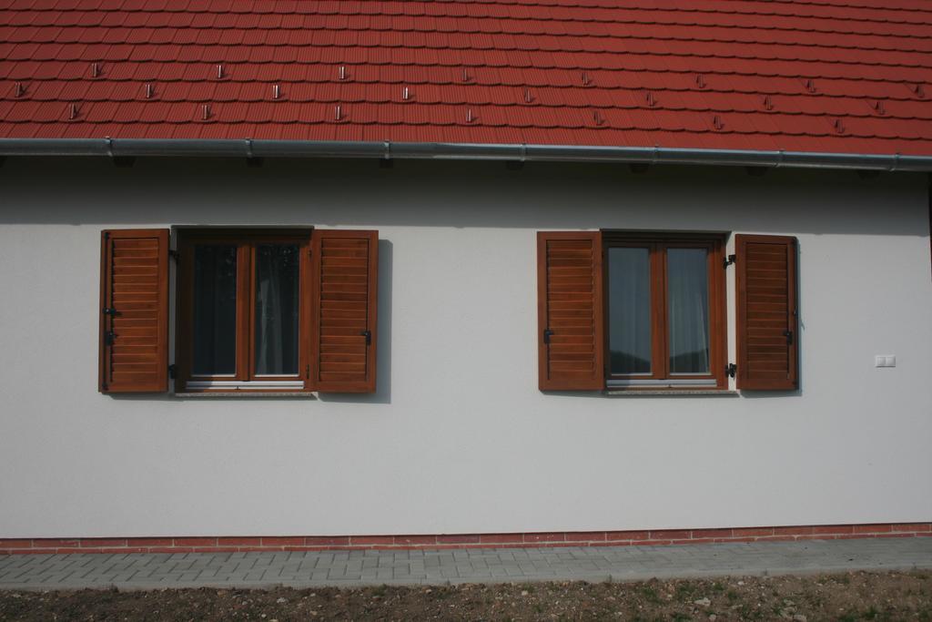 Malomko Apartman Zsira Екстериор снимка