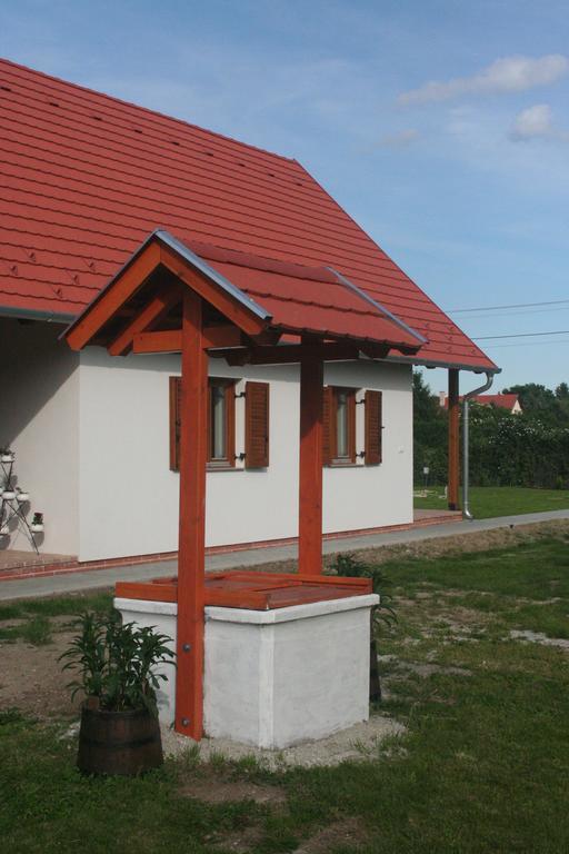 Malomko Apartman Zsira Екстериор снимка