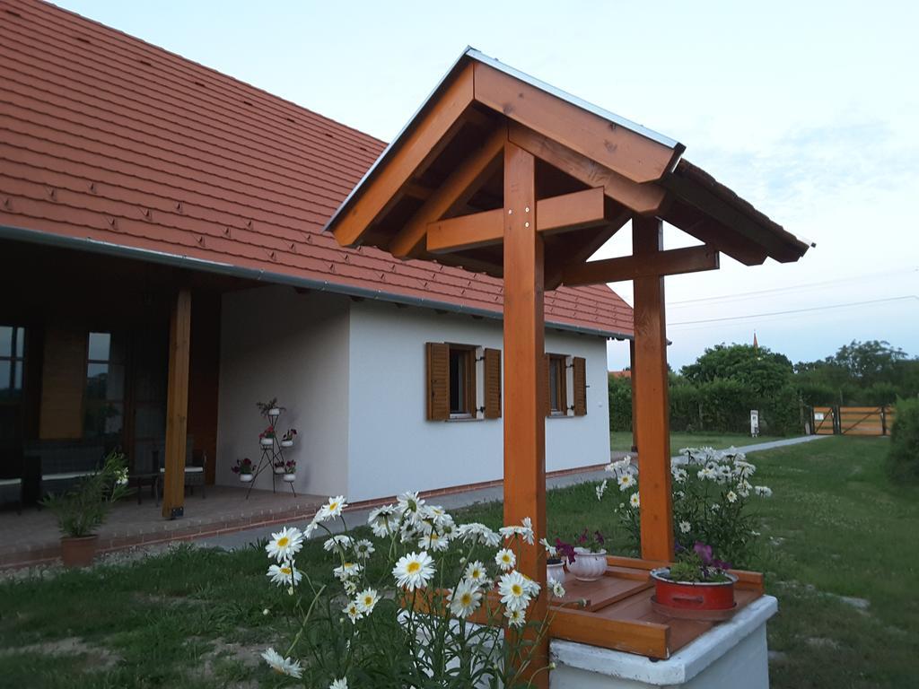Malomko Apartman Zsira Екстериор снимка