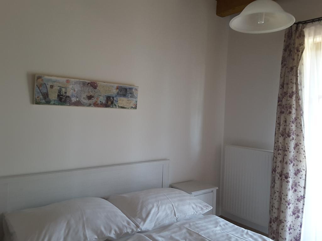 Malomko Apartman Zsira Екстериор снимка